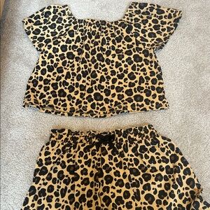Leopard Print skort Set. Stylish every day wear can fit 7-9, only worn once.